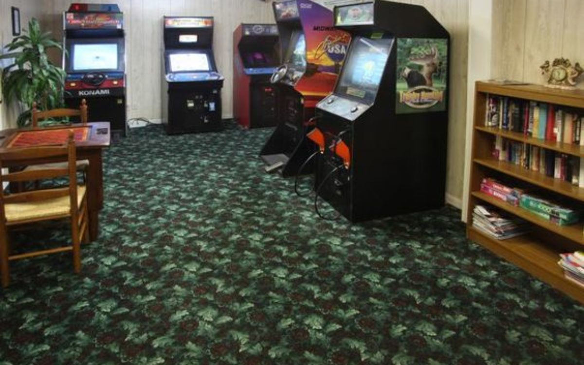 Game room with arcade games at Loreley Resort