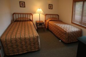 Two twin beds in guest bedroom of Loreley Resort condo rental