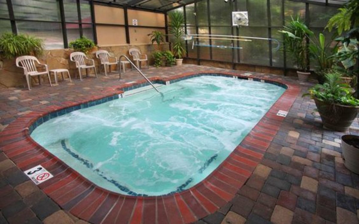 Spacious indoor hot tub at Loreley Resort